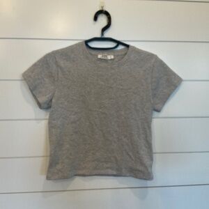 #0185 NWOT WOMEN’S COTTON ON TEE COLOR: HEATHER GRAY SIZE: SMALL